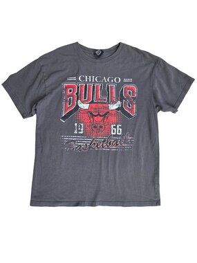 Ultra Game NBA Chicago Bulls Vintage Wash Graphic T-Shirt Unisex Large
